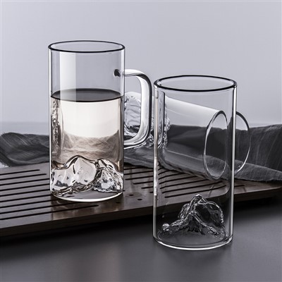 Чаша от боросиликатно стъкло с издълбана основа